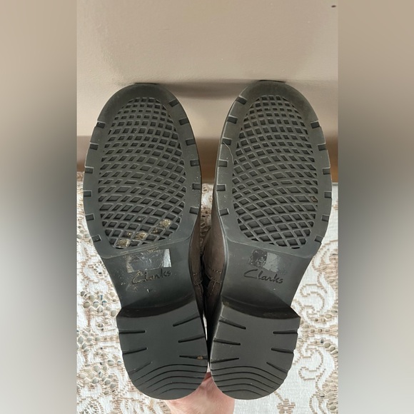 Clark’s Brown Leather Ankle Boots Heeled Booties Size 6.5 - Picture 12 of 16